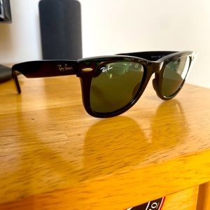 Men’s Polarized Wayfarer Ray-Ban Sunglasses